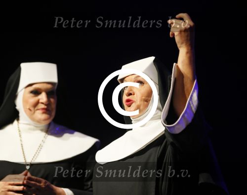 Amsterdam 11 mei 2015     
Presentaie castleden van de nieuwe stukken van Dommelgraaf en Cornelisse productions in de Meervaart.