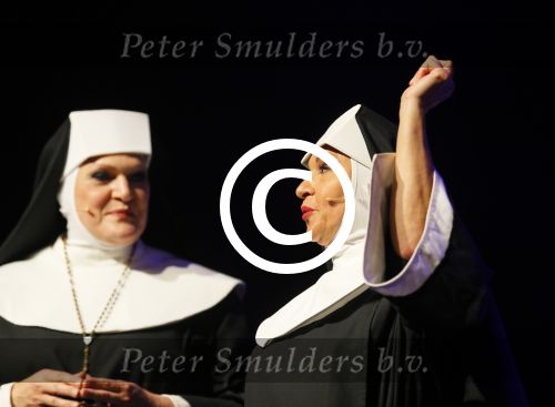 Amsterdam 11 mei 2015     
Presentaie castleden van de nieuwe stukken van Dommelgraaf en Cornelisse productions in de Meervaart.