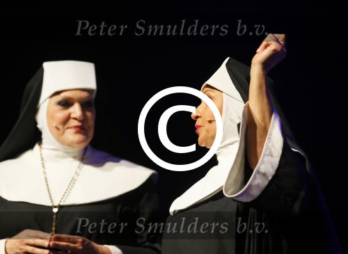 Amsterdam 11 mei 2015     
Presentaie castleden van de nieuwe stukken van Dommelgraaf en Cornelisse productions in de Meervaart.