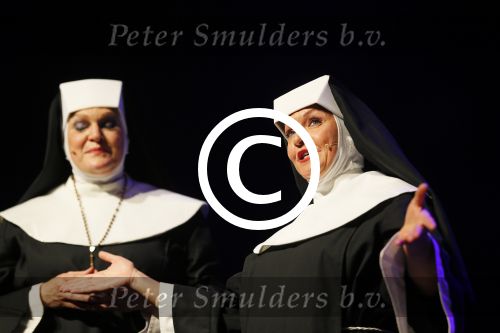 Amsterdam 11 mei 2015     
Presentaie castleden van de nieuwe stukken van Dommelgraaf en Cornelisse productions in de Meervaart.