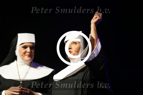Amsterdam 11 mei 2015     
Presentaie castleden van de nieuwe stukken van Dommelgraaf en Cornelisse productions in de Meervaart. Mariska v Kolck