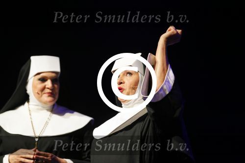 Amsterdam 11 mei 2015     
Presentaie castleden van de nieuwe stukken van Dommelgraaf en Cornelisse productions in de Meervaart. Mariska v Kolck