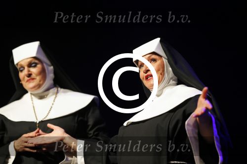 Amsterdam 11 mei 2015     
Presentaie castleden van de nieuwe stukken van Dommelgraaf en Cornelisse productions in de Meervaart. Mariska v Kolck