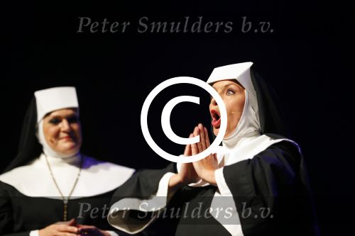 Amsterdam 11 mei 2015     
Presentaie castleden van de nieuwe stukken van Dommelgraaf en Cornelisse productions in de Meervaart. Mariska v Kolck