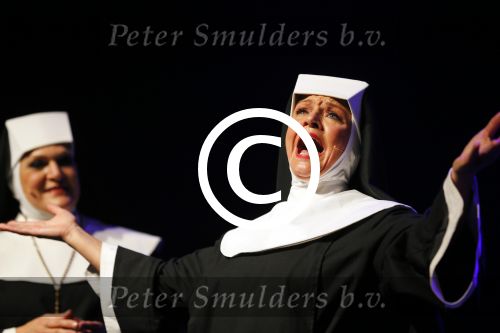Amsterdam 11 mei 2015     
Presentaie castleden van de nieuwe stukken van Dommelgraaf en Cornelisse productions in de Meervaart. Mariska v Kolck