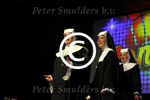 Amsterdam 11 mei 2015     
Presentaie castleden van de nieuwe stukken van Dommelgraaf en Cornelisse productions in de Meervaart. Marjolein Touw