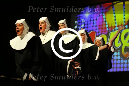 Amsterdam 11 mei 2015     
Presentaie castleden van de nieuwe stukken van Dommelgraaf en Cornelisse productions in de Meervaart. Marjolein Touw