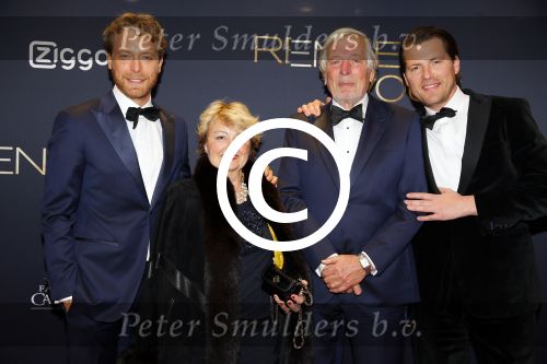 Amsterdam 1 juni 2015
Fajah Lourens met haar nieuwe vriend Gijs Scheringa.Premiere Rendez Vous in het nieuwe de la mar met oa Mark v Eeuwen Loes Haverkort Peter Paul Muller en Pierre Boulanger. Mark met zijn familie