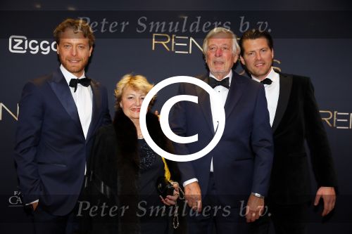 Amsterdam 1 juni 2015
Fajah Lourens met haar nieuwe vriend Gijs Scheringa.Premiere Rendez Vous in het nieuwe de la mar met oa Mark v Eeuwen Loes Haverkort Peter Paul Muller en Pierre Boulanger. Mark met zijn familie