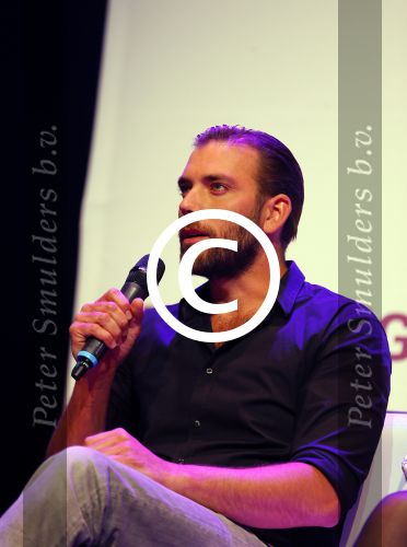 Amsterdam 11 mei 2015     
Presentaie castleden van de nieuwe stukken van Dommelgraaf en Cornelisse productions in de Meervaart.
Matteo v d Grijn