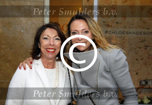 Amsterdam 6 mei 2015 
Presentatie nieuwe parfum van Cloe bij ici paris op de kalverstraat. May-Britt Mobach met moeder