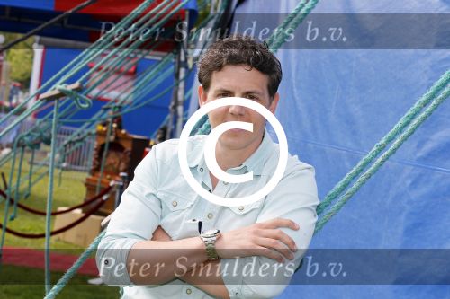 Amsterdam 21 mei 2015  
Presentatie nieuwe theaterstukken Janke Dekker Productions. (Janke Dekker en Michael v Praag)
Aanwezige castleden Erris v Ginkel Esther Lindenbergh Frans Mulder Johnny Kraaijkamp Kali v Starrenburg Suus Ruis Sandra Reemer Xander de Vledder Truus te Stelle Maaike Widdershoven en Mike Weerts