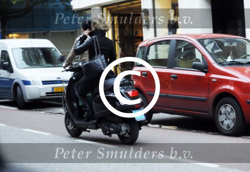 Amsterdam 2 juni 2015
Milika Peterzon en Jurgen Smit samen op de pc hooftstraat.
