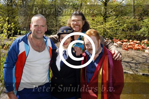 Alphen aan de Rijn 7 mei 2015
Patrick Martens (Koen),Aad van Toor (Adriaan), Bas van Toor (Bassie) en Janouk Kelderman (Keet) tijdens de opnamedag van de nieuwe speelfilm Keet & Koen en de speurtocht naar Bassie & Adriaan . Peter Sterk, Miryanna v Reeden, Fedor v Rossem en Fabian Jansen