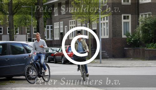 Amsterdam 20 mei 2015
Philip Cocu met een vriend op de fiets in Amsterdam.