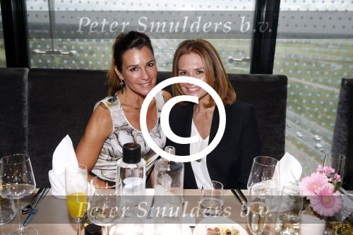 Amsterdam 8 juni 2015
Lunch georganiseerd door Betty de Groot in het Fletscher Hotel aan de A2. Quinty Trustfull met Leobtine Borsato en Roel (JBL)