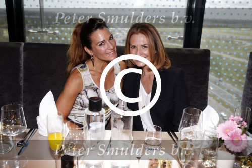 Amsterdam 8 juni 2015
Lunch georganiseerd door Betty de Groot in het Fletscher Hotel aan de A2. Quinty Trustfull met Leobtine Borsato en Roel (JBL)