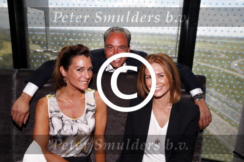 Amsterdam 8 juni 2015
Lunch georganiseerd door Betty de Groot in het Fletscher Hotel aan de A2. Quinty Trustfull met Leobtine Borsato en Roel (JBL)