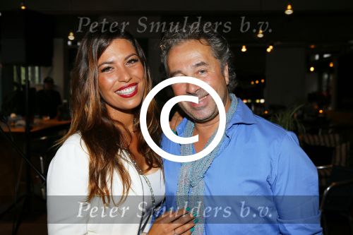Amsterdam 2 juni 2015  
Bart Bosch 25 jaar artiest . Zijn vrouw kinderen en vader en moeder (ouders) zijn natuurlijk aanwezig.
Rebecca Cabau v Kasbergen presenteert het .