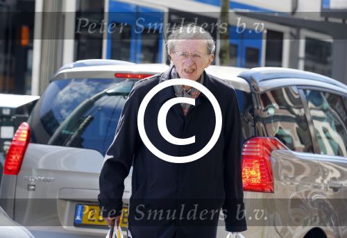 Amsterdam 6 mei 2015  
Schrijver Remco Campert op straat in amsterdam