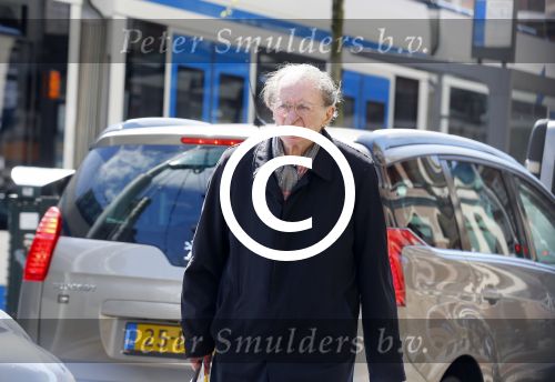 Amsterdam 6 mei 2015  
Schrijver Remco Campert op straat in amsterdam