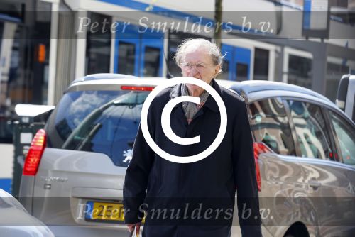 Amsterdam 6 mei 2015  
Schrijver Remco Campert op straat in amsterdam