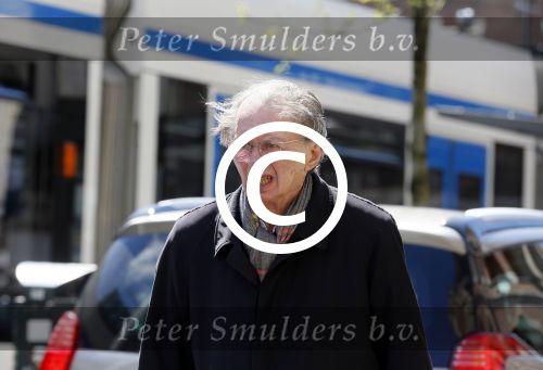 Amsterdam 6 mei 2015  
Schrijver Remco Campert op straat in amsterdam