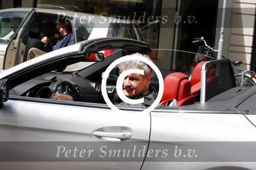 Amsterdam 28 mei 2015
Rene Froger in zijn Mercedes SL AMG Cabrio in amsterdam zuid.
