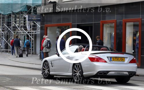 Amsterdam 28 mei 2015
Rene Froger in zijn Mercedes SL AMG Cabrio in amsterdam zuid.
