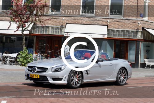 Amsterdam 28 mei 2015
Rene Froger in zijn Mercedes SL AMG Cabrio in amsterdam zuid.