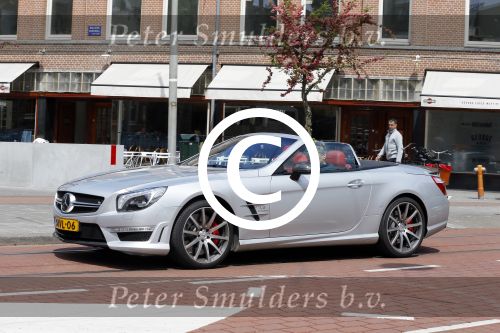 Amsterdam 28 mei 2015
Rene Froger in zijn Mercedes SL AMG Cabrio in amsterdam zuid.