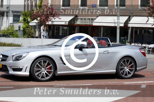 Amsterdam 28 mei 2015
Rene Froger in zijn Mercedes SL AMG Cabrio in amsterdam zuid.