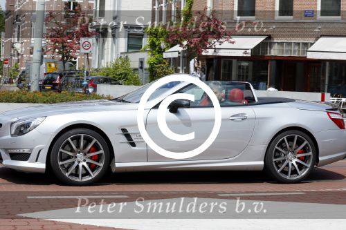 Amsterdam 28 mei 2015
Rene Froger in zijn Mercedes SL AMG Cabrio in amsterdam zuid.