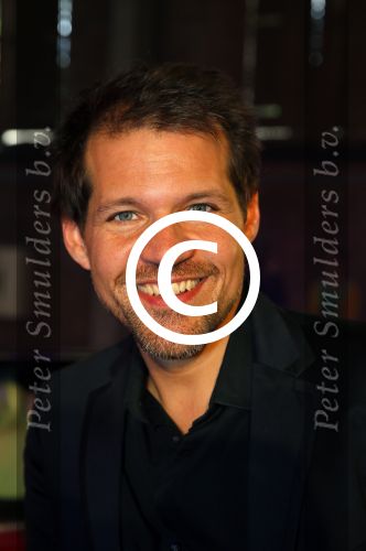 Amsterdam 8 mei 2015  
Albert Verlinde presenteert de cast van Grease met oaTim Douwsma , Vajen van den Bosch Rene v Kooten Tommie Christiaan en Mylene d\'Anjou.
De presentatie is bij de westergasfabriek.