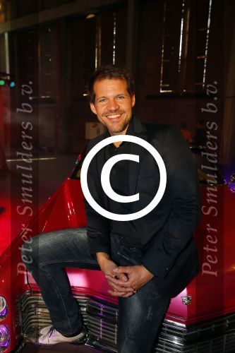 Amsterdam 8 mei 2015  
Albert Verlinde presenteert de cast van Grease met oaTim Douwsma , Vajen van den Bosch Rene v Kooten Tommie Christiaan en Mylene d\'Anjou.
De presentatie is bij de westergasfabriek.