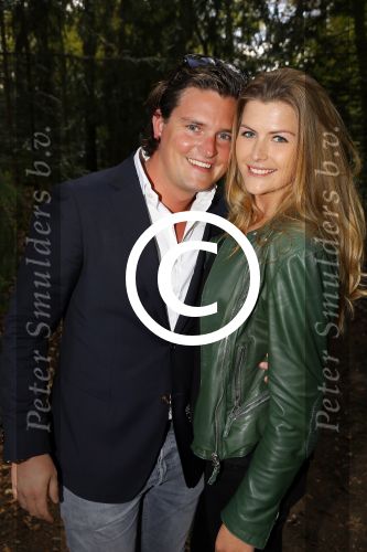 Hilversum 1 mei 2015
Boek presentatie van LUV. Marga Scheide en Jose Hoebee zijn aanwezig in de wisseloord studio\'s.
Peter Boonstra is de maker van het boek.
Renee Gunning met vriend