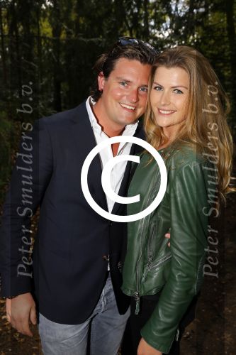 Hilversum 1 mei 2015
Boek presentatie van LUV. Marga Scheide en Jose Hoebee zijn aanwezig in de wisseloord studio\'s.
Peter Boonstra is de maker van het boek.
Renee Gunning met vriend