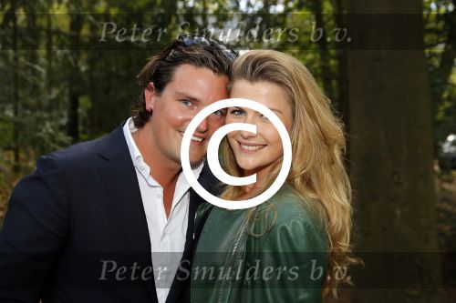 Hilversum 1 mei 2015
Boek presentatie van LUV. Marga Scheide en Jose Hoebee zijn aanwezig in de wisseloord studio\'s.
Peter Boonstra is de maker van het boek.
Renee Gunning met vriend