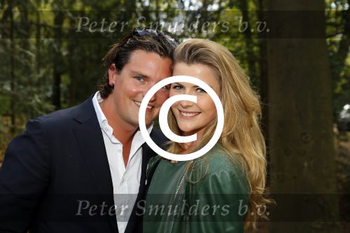 Hilversum 1 mei 2015
Boek presentatie van LUV. Marga Scheide en Jose Hoebee zijn aanwezig in de wisseloord studio\'s.
Peter Boonstra is de maker van het boek.
Renee Gunning met vriend