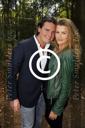 Hilversum 1 mei 2015
Boek presentatie van LUV. Marga Scheide en Jose Hoebee zijn aanwezig in de wisseloord studio\'s.
Peter Boonstra is de maker van het boek.
Renee Gunning met vriend