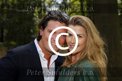 Hilversum 1 mei 2015
Boek presentatie van LUV. Marga Scheide en Jose Hoebee zijn aanwezig in de wisseloord studio\'s.
Peter Boonstra is de maker van het boek.
Renee Gunning met vriend