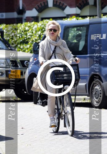 Amsterdam 7 juni 2015 
Renee Soutendijk op de fiets in Amsterdam.