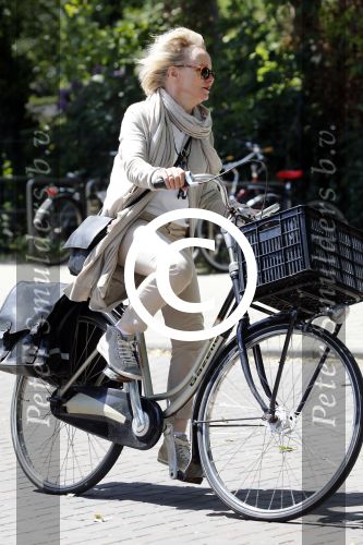Amsterdam 7 juni 2015 
Renee Soutendijk op de fiets in Amsterdam.
