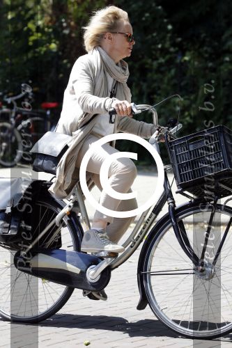Amsterdam 7 juni 2015 
Renee Soutendijk op de fiets in Amsterdam.