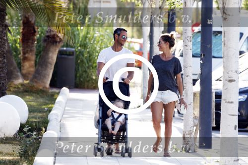 ibiza 15 mei 2015
Renee Vervoorn met man Guy v d Reijden en dochter Monroe op ibiza