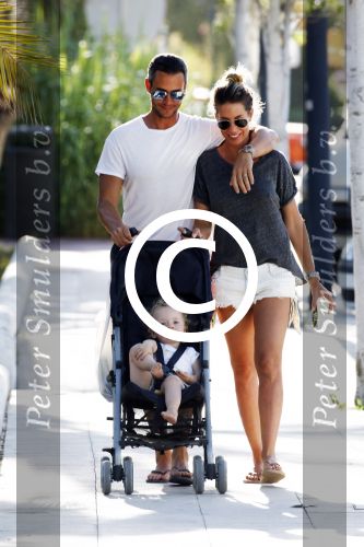 ibiza 15 mei 2015
Renee Vervoorn met man Guy v d Reijden en dochter Monroe op ibiza