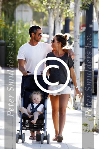 ibiza 15 mei 2015
Renee Vervoorn met man Guy v d Reijden en dochter Monroe op ibiza