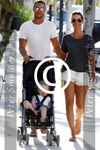 ibiza 15 mei 2015
Renee Vervoorn met man Guy v d Reijden en dochter Monroe op ibiza