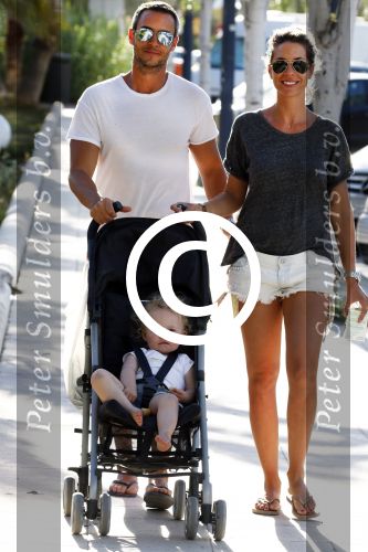 ibiza 15 mei 2015
Renee Vervoorn met man Guy v d Reijden en dochter Monroe op ibiza