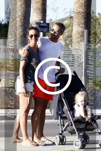 ibiza 15 mei 2015
Renee Vervoorn met man Guy v d Reijden en dochter Monroe op ibiza